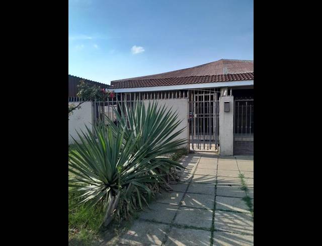 8 BEDROOM HOUSE FOR SALE IN BOKSBURG NORTH